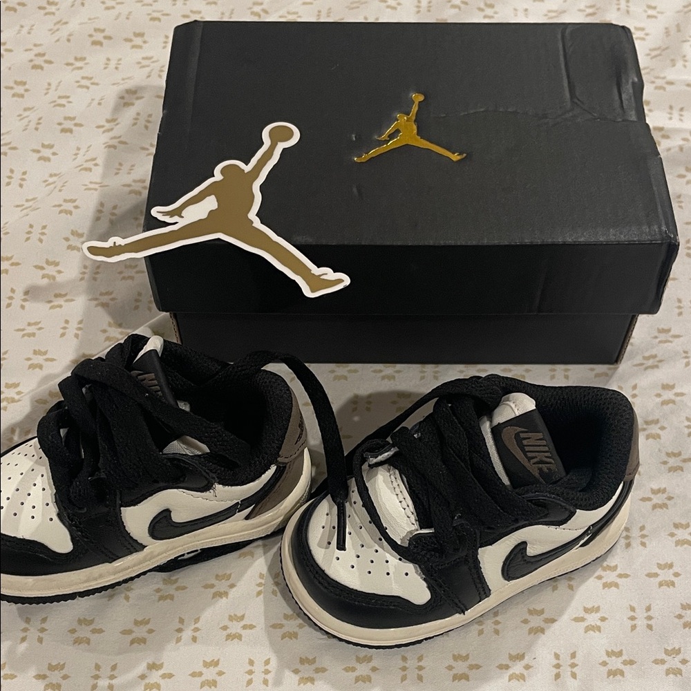 Nike baby Black and White Sneakers